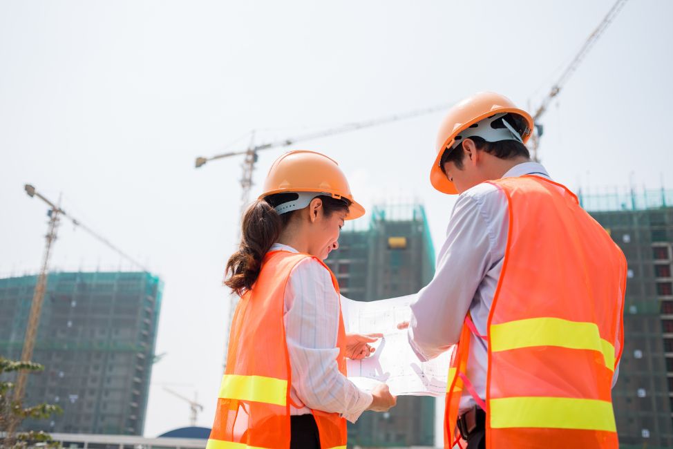 PT Kontraktor vs. Kontraktor Perorangan: Mana yang Lebih Cocok untuk Proyek Anda?