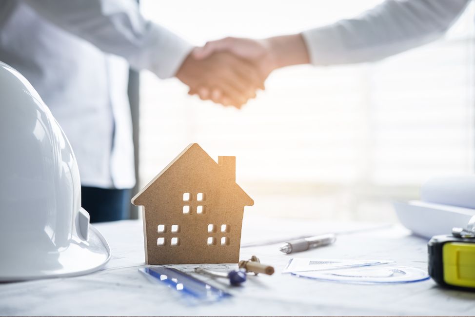 Perusahaan Kontraktor atau Tukang Lepas? Ini Kelebihan dan Kekurangannya